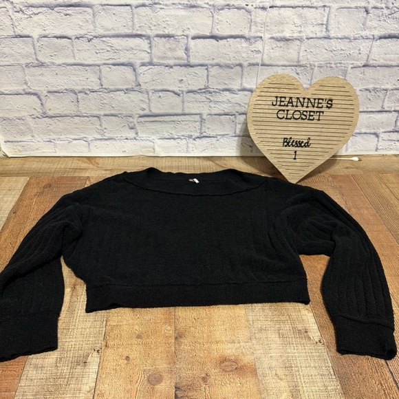 Free People | cropped fuzzy soft crewneck sweater size s - Picture 3 of 11